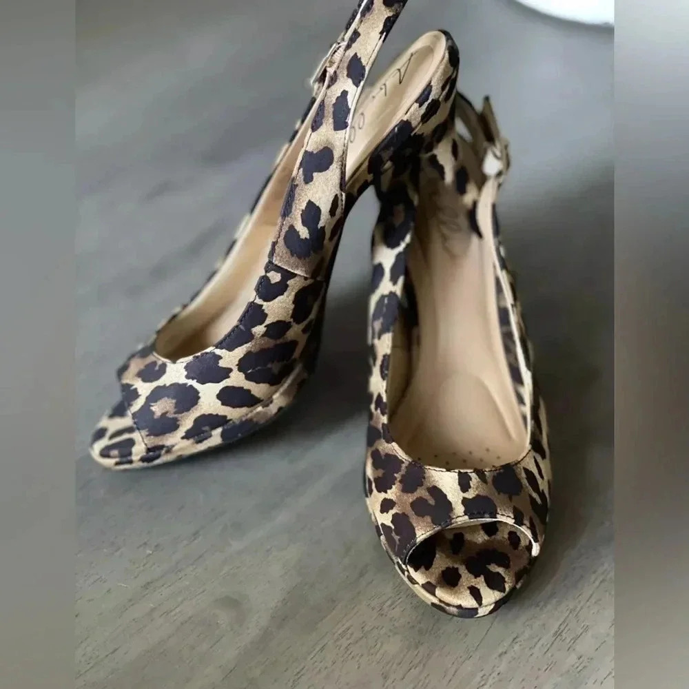 Abella Vivica Animal Print women’s Platform Sandals size 9 new w box high heels